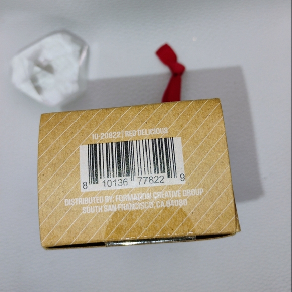 Stanley The Mini Quencher Ornament Keychain in Red Delicious - Picture 5 of 6